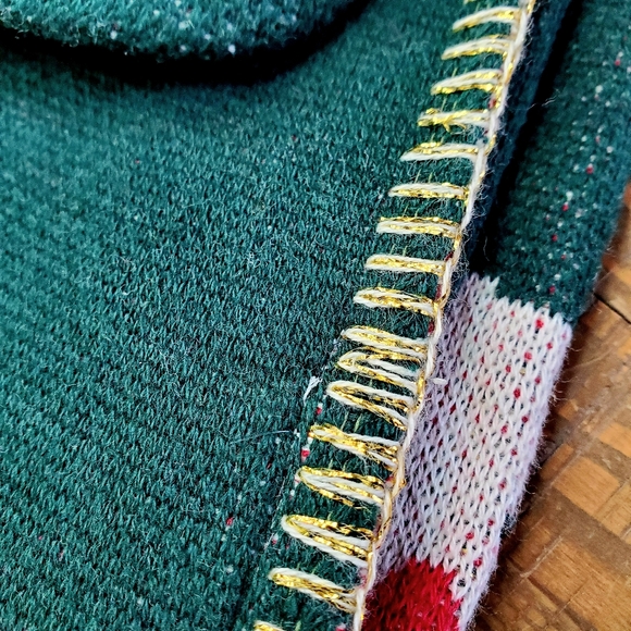 Handmade In India Christmas Green & White Knit Baby Toddler Blanket & Bib Set - Picture 5 of 11